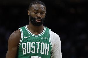 昨天刚拿40+！今天客场打鹈鹕 杰伦-布朗出战成疑！