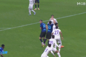 可惜！邓弗里斯禁区内机会被封堵，后续佛罗伦萨解围险些自摆乌龙