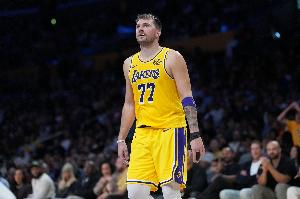 雷迪克：东契奇的手指从两倍大小恢复到了1.5倍 没有随队出征客场