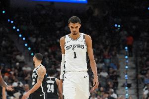 媒体人：文班亚马纯ET应该拉到51区去研究下 我们只讨论地球人