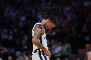 Shams：灰熊主帅质疑莫兰特的领导力和投入度 后者回应语气不妥当