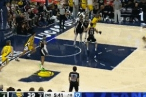 高难度！西亚卡姆反击高打板命中 步行者轰出17-4攻击波反超比分