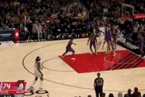 一飞冲天！谢顿-夏普中路暴起 逆天滞空对抗防守打成2+1