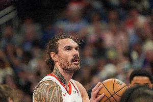 火箭明日战灰熊 亚当斯因肌肉紧张出战成疑