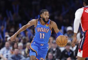 替补火力点！以赛亚·乔半场8中4拿到11分2篮板