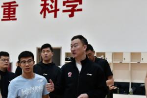 青岛队记：刘禹铖进开拓者教练组是误传 根源是瀚森英语进步很快