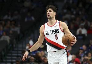 霍勒迪：阿夫迪亚是我们所依靠的人 他在决胜时刻领导着大家