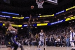 这不应该啊！库明加空位翻身跳投没能打进