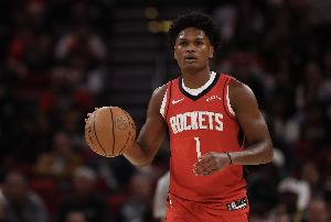 改打锋线吧！阿门上半场4中2得8分2板1帽3失误 三分3中2