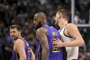 肯尼：詹姆斯复出后就像有三个约基奇一起打球 那样效率太低了