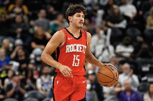 黑洞！谢泼德防守端连续犯错 马刺内外开花予以惩戒