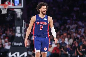 游刃有余！康宁汉姆18中13砍下34分10助 第三节14分