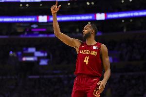 奋力反击！莫布里传射建功 骑士下半场打出12-0迅速迫近比分